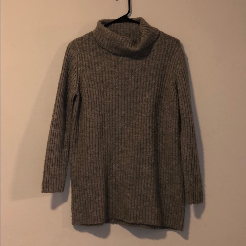oversized turtleneck